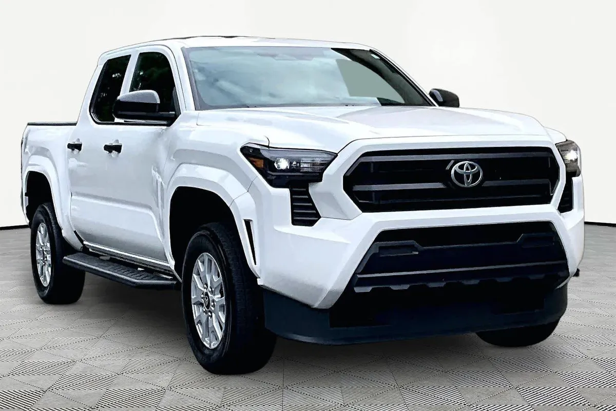 2024 Toyota Tacoma SR thumbnail 3