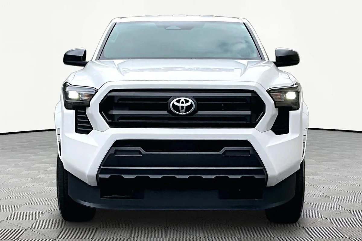 2024 Toyota Tacoma SR thumbnail 4