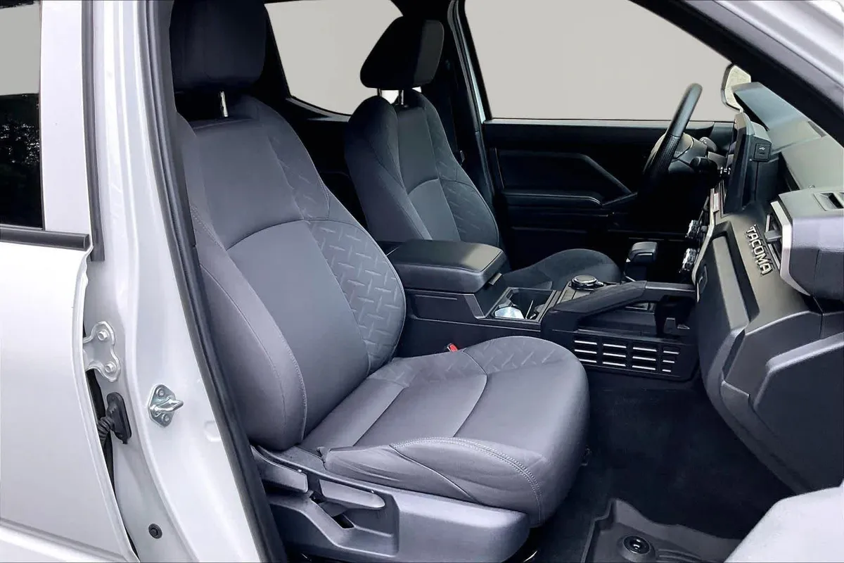 2024 Toyota Tacoma SR thumbnail 9