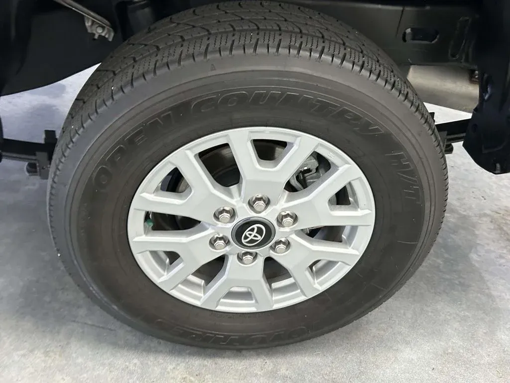 2024 Toyota Tacoma SR thumbnail 10
