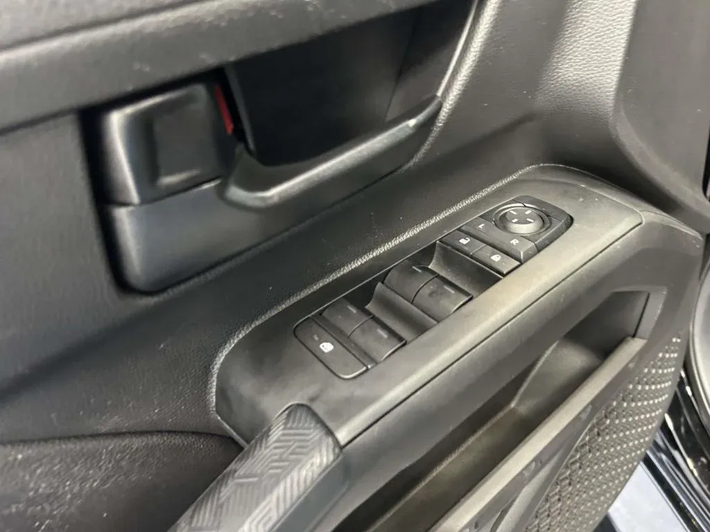 2024 Toyota Tacoma SR thumbnail 18