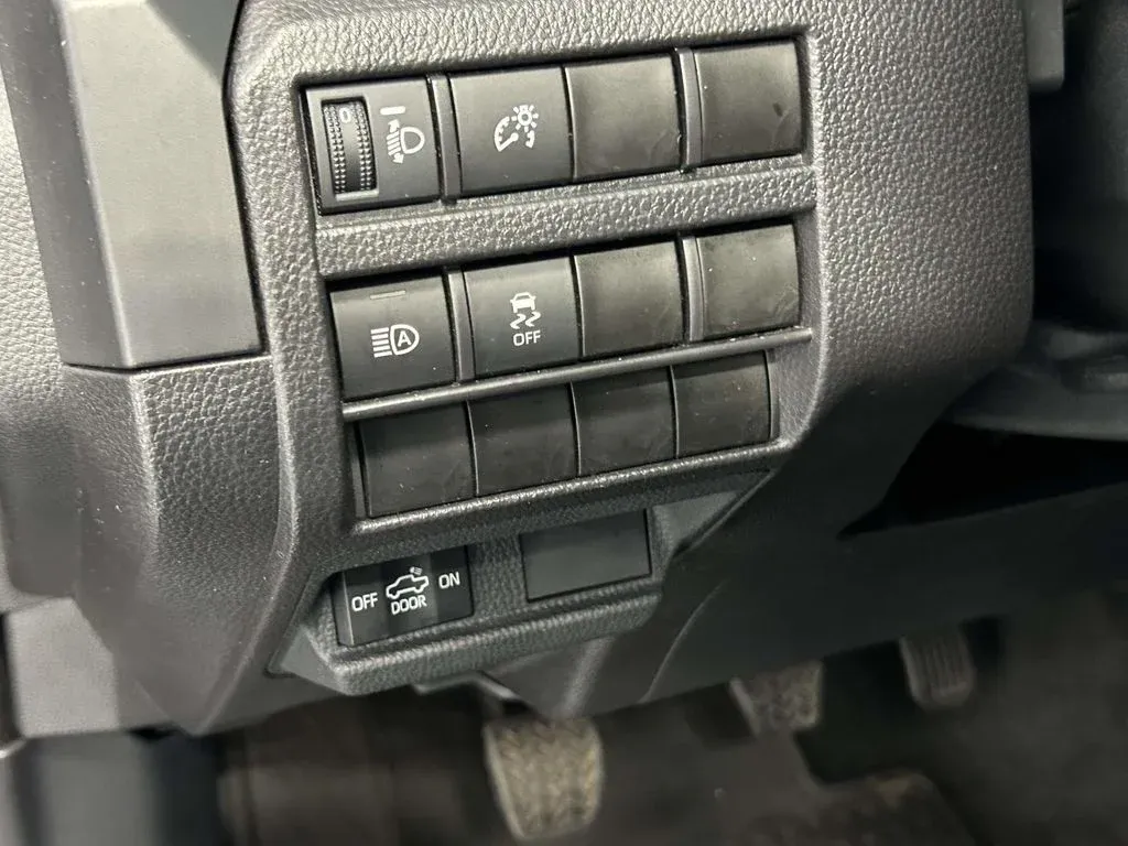 2024 Toyota Tacoma SR thumbnail 19