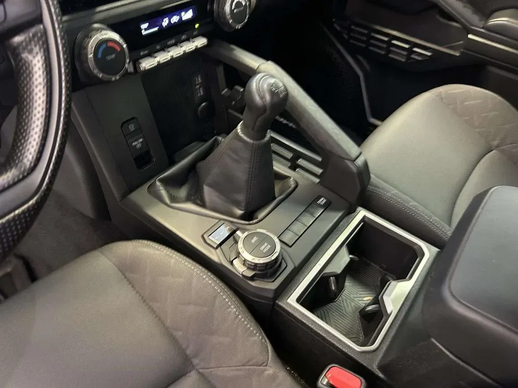 2024 Toyota Tacoma SR thumbnail 21