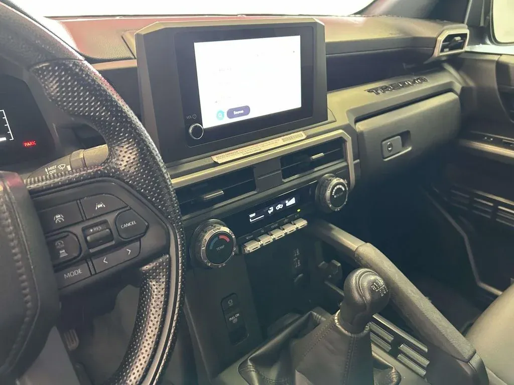 2024 Toyota Tacoma SR thumbnail 22