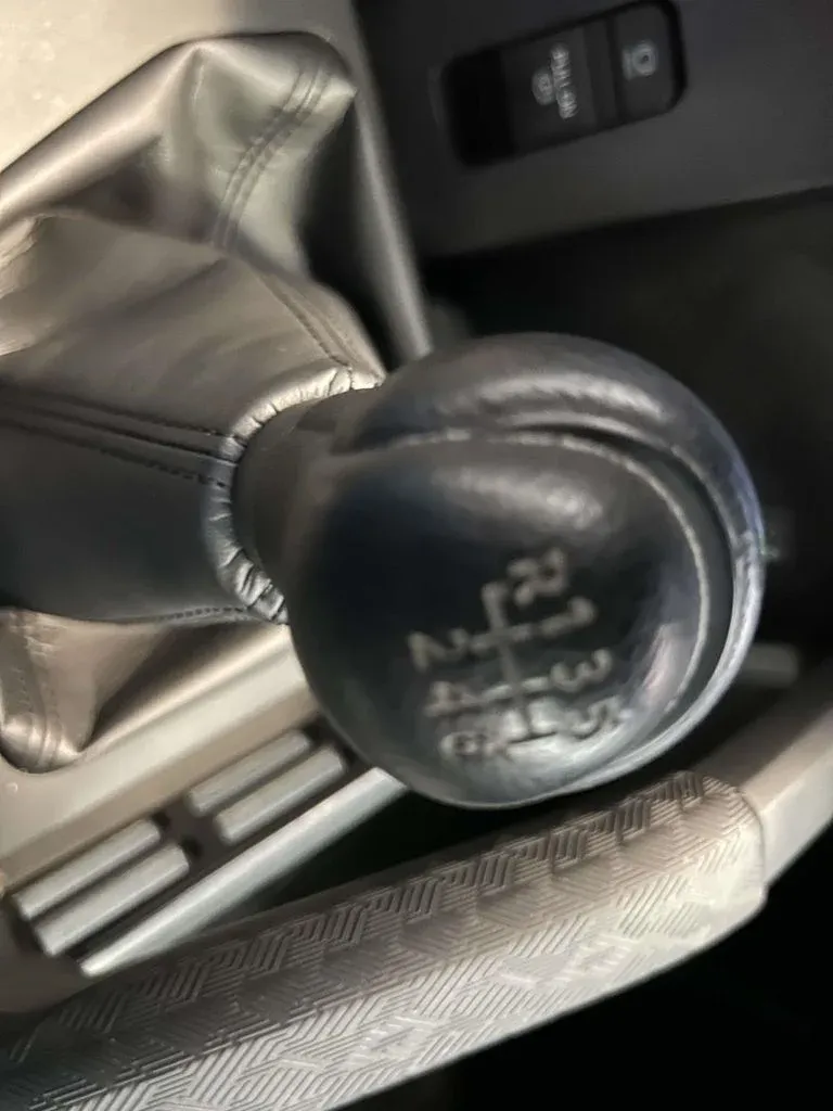 2024 Toyota Tacoma SR thumbnail 24