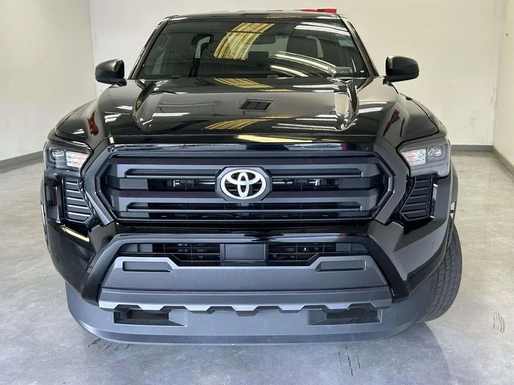 2024 Toyota Tacoma SR thumbnail 8