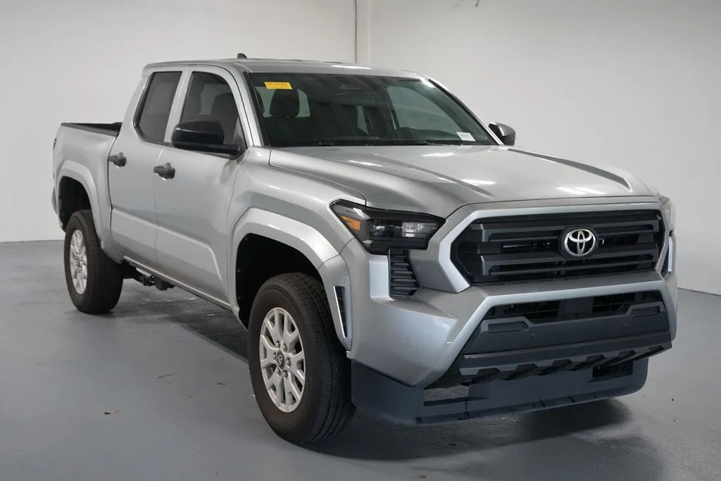 2024 Toyota Tacoma SR thumbnail 3