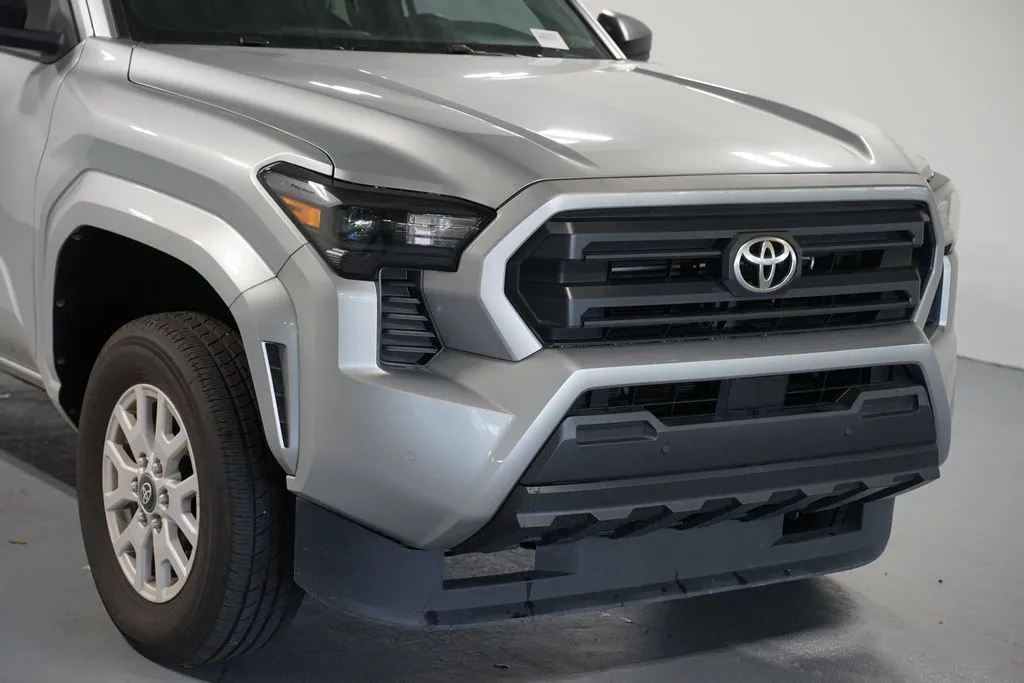 2024 Toyota Tacoma SR thumbnail 4