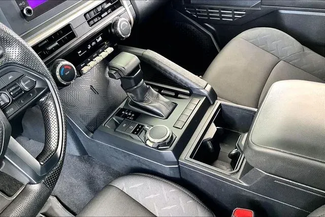 2024 Toyota Tacoma SR thumbnail 15