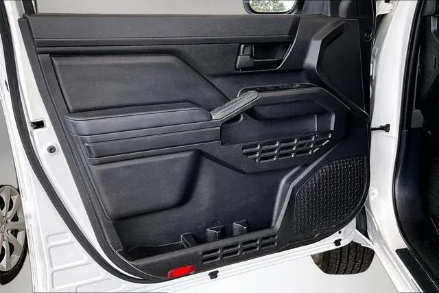 2024 Toyota Tacoma SR thumbnail 17