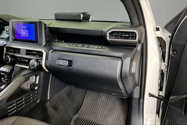2024 Toyota Tacoma SR thumbnail 21