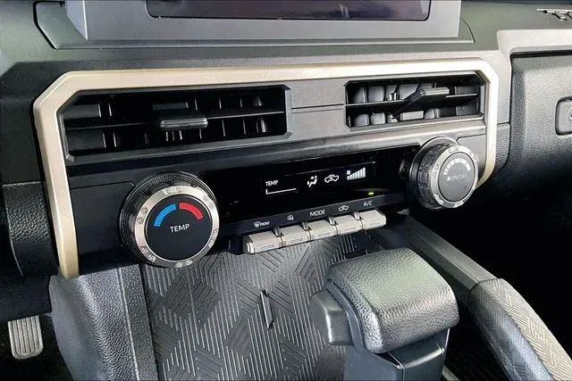 2024 Toyota Tacoma SR thumbnail 23