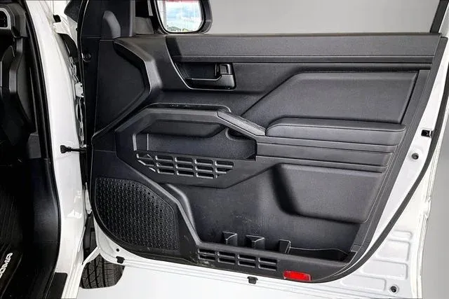 2024 Toyota Tacoma SR thumbnail 25