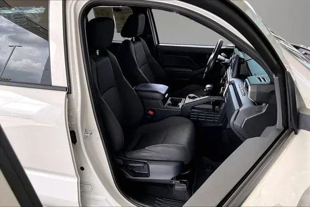2024 Toyota Tacoma SR thumbnail 26