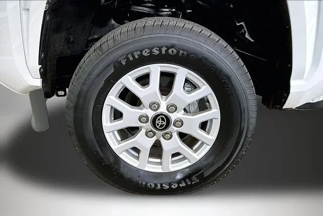 2024 Toyota Tacoma SR thumbnail 28