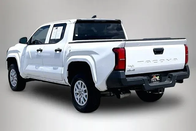 2024 Toyota Tacoma SR thumbnail 4