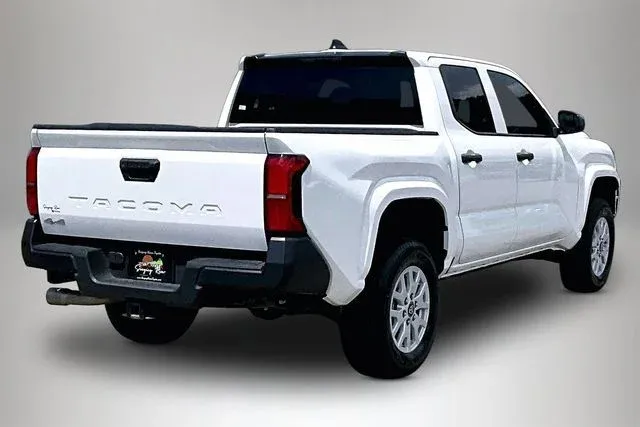 2024 Toyota Tacoma SR thumbnail 5