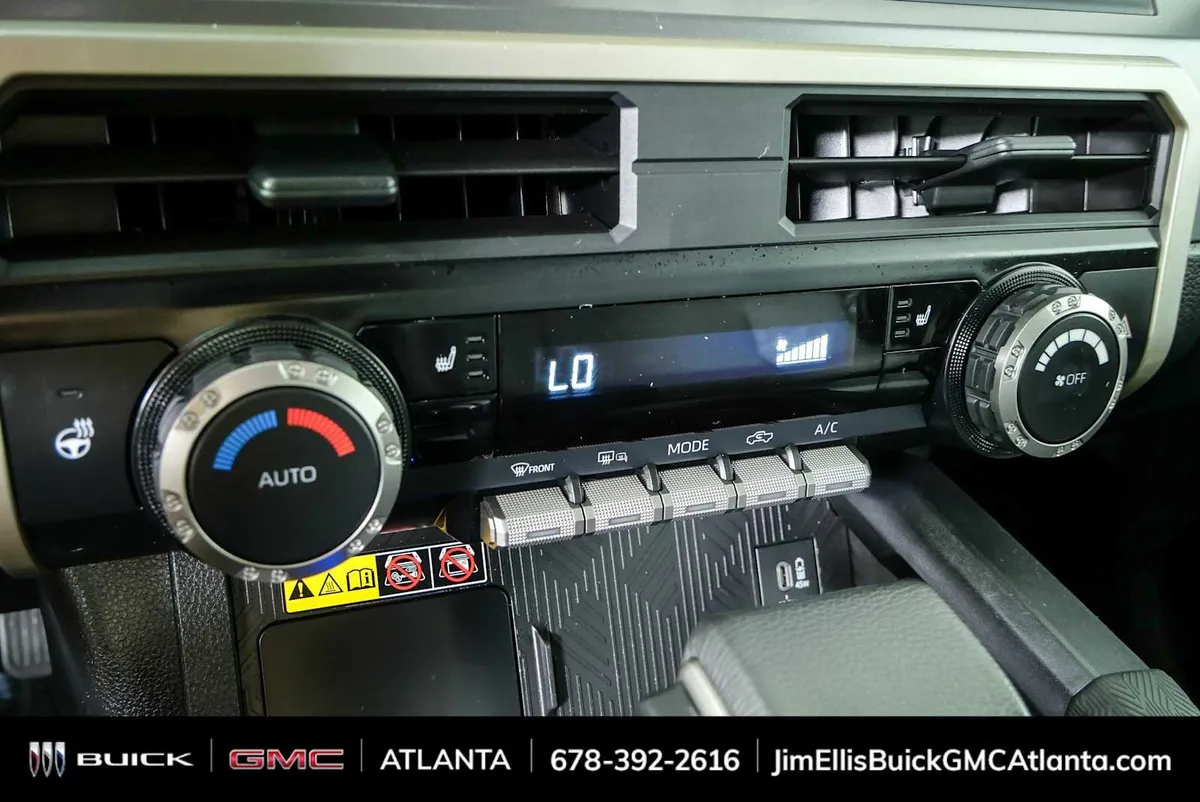 2024 Toyota Tacoma SR5 thumbnail 15