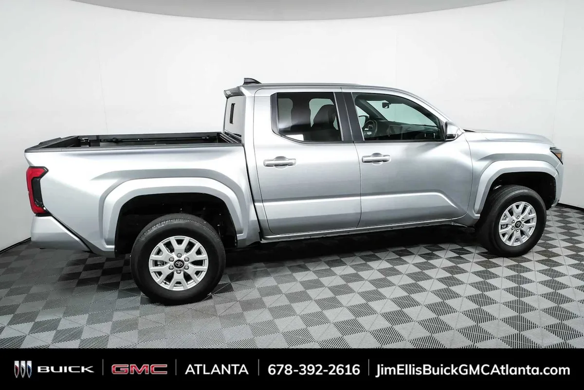 2024 Toyota Tacoma SR5 thumbnail 2
