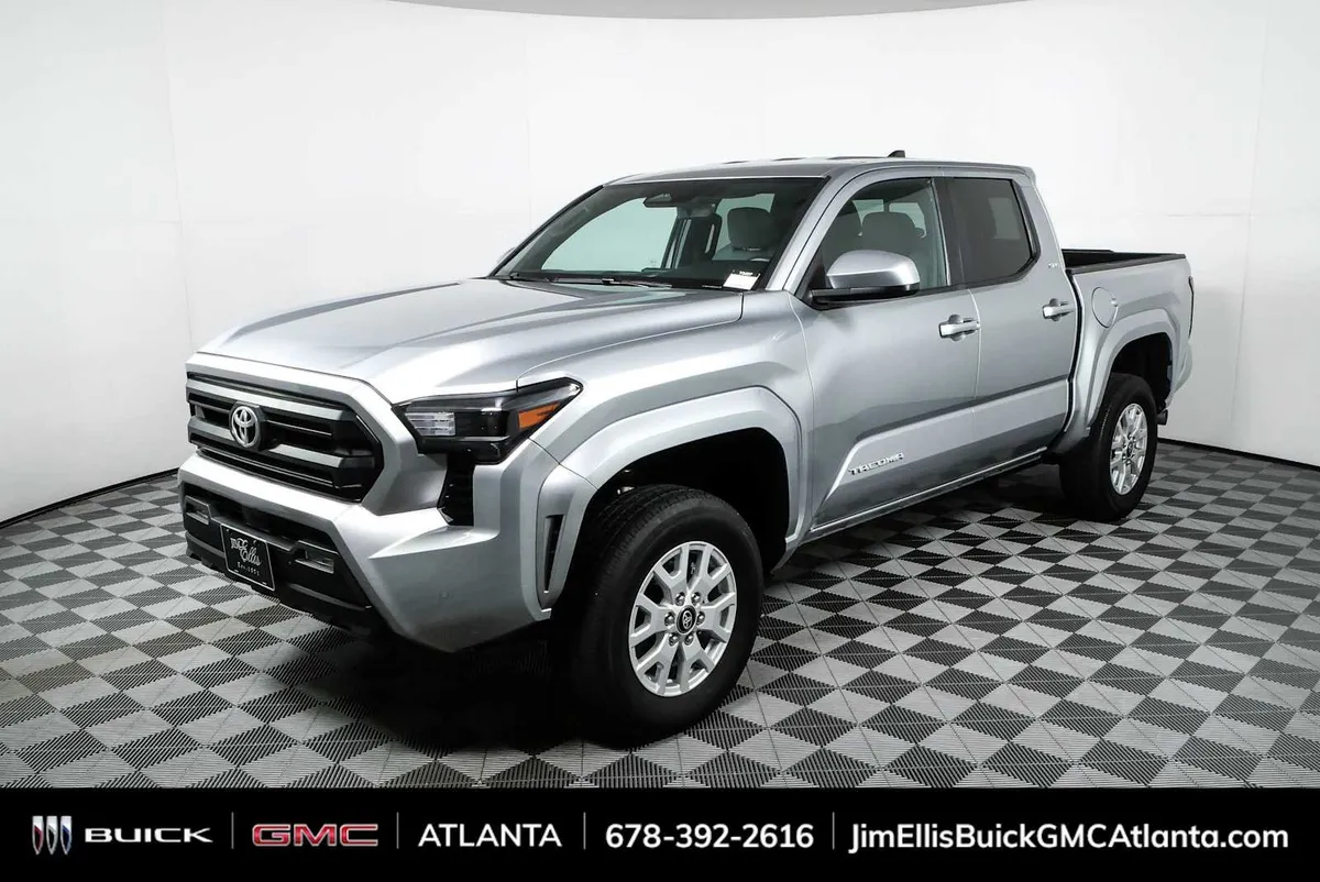 2024 Toyota Tacoma SR5 thumbnail 24