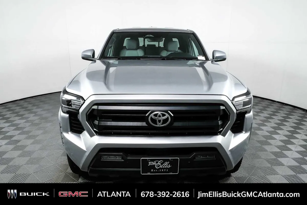 2024 Toyota Tacoma SR5 thumbnail 25