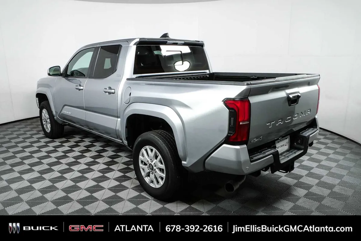 2024 Toyota Tacoma SR5 thumbnail 27