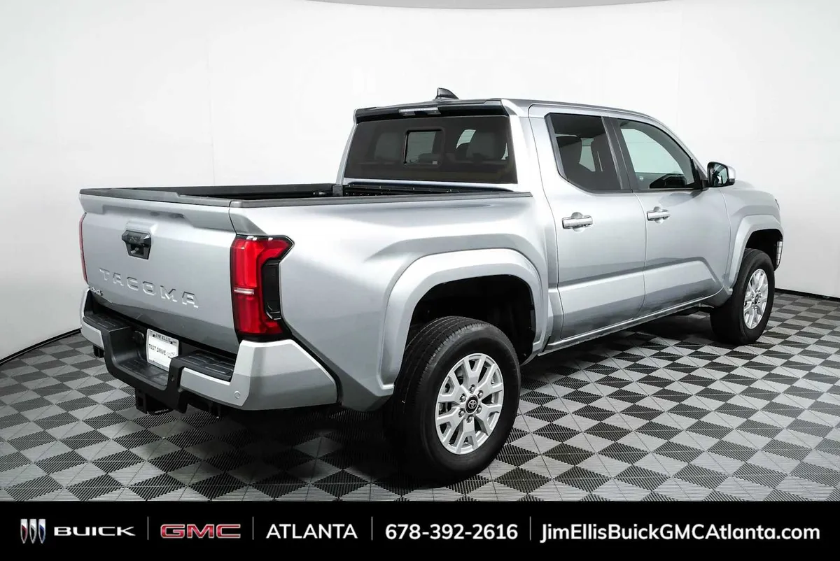 2024 Toyota Tacoma SR5 thumbnail 3