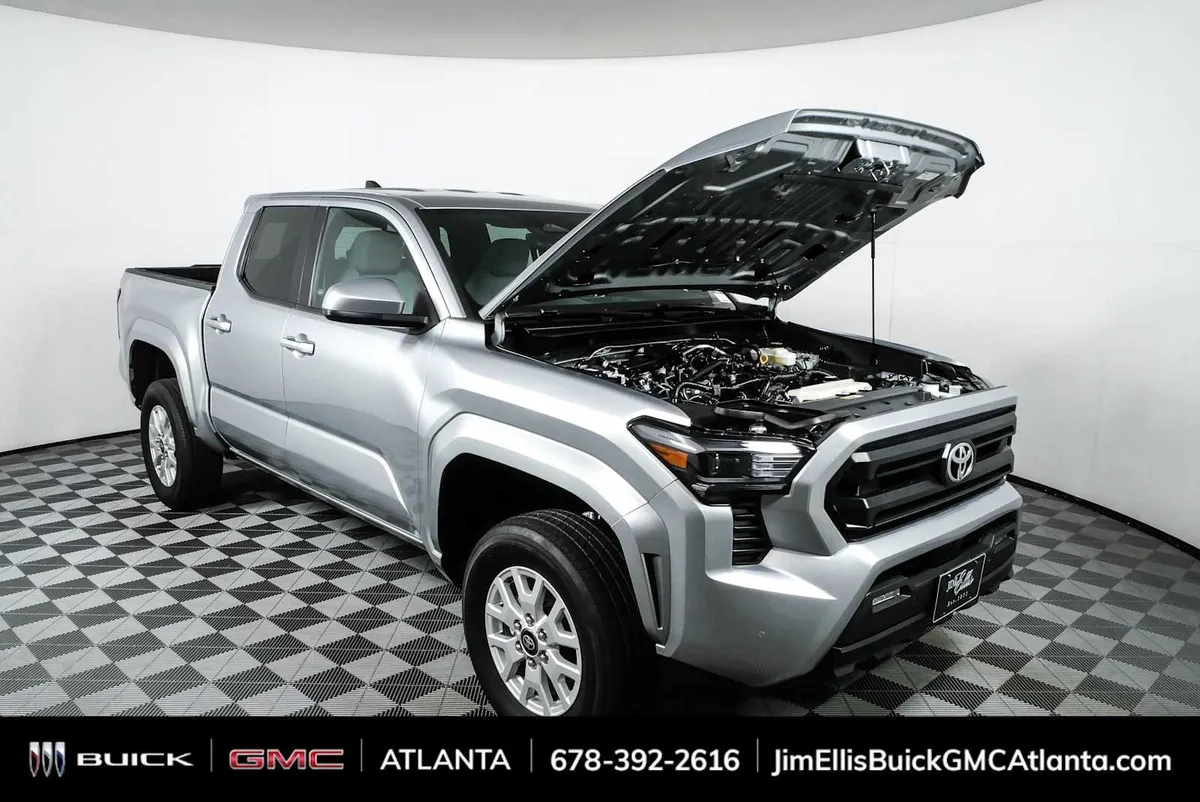 2024 Toyota Tacoma SR5 thumbnail 31
