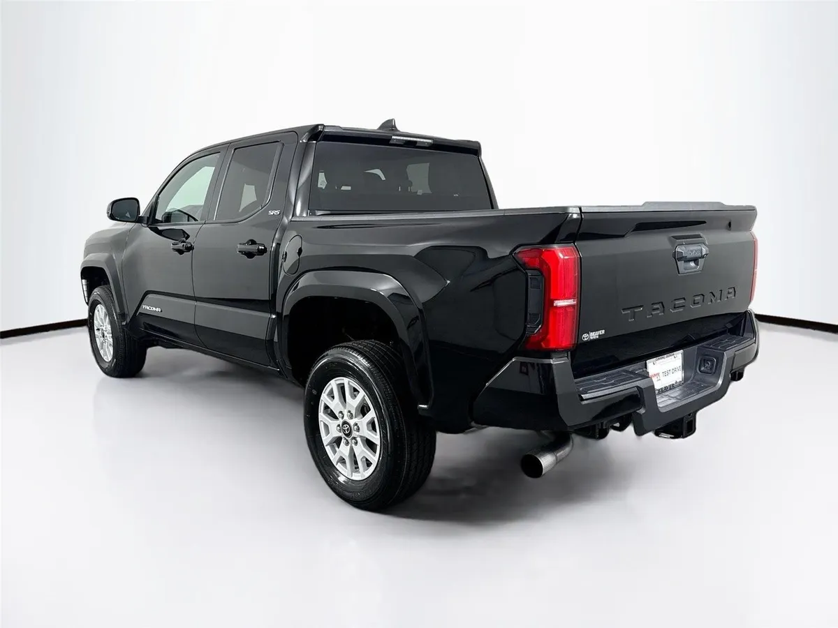 2024 Toyota Tacoma SR5 thumbnail 12