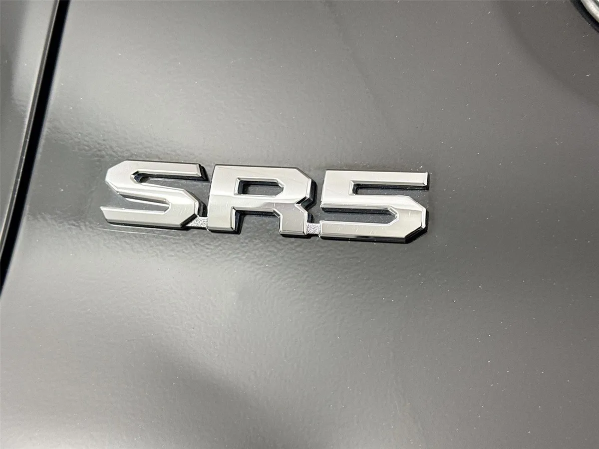 2024 Toyota Tacoma SR5 thumbnail 14