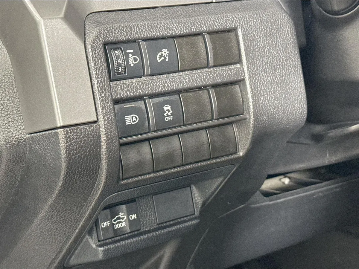 2024 Toyota Tacoma SR5 thumbnail 15