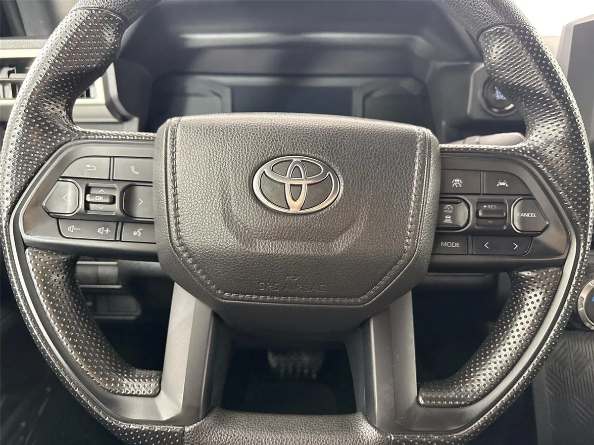 2024 Toyota Tacoma SR5 thumbnail 16