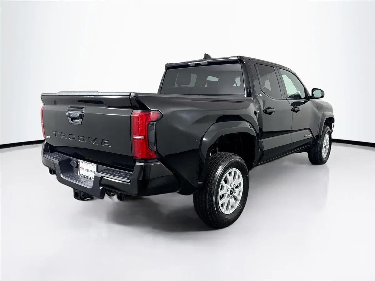 2024 Toyota Tacoma SR5 thumbnail 2