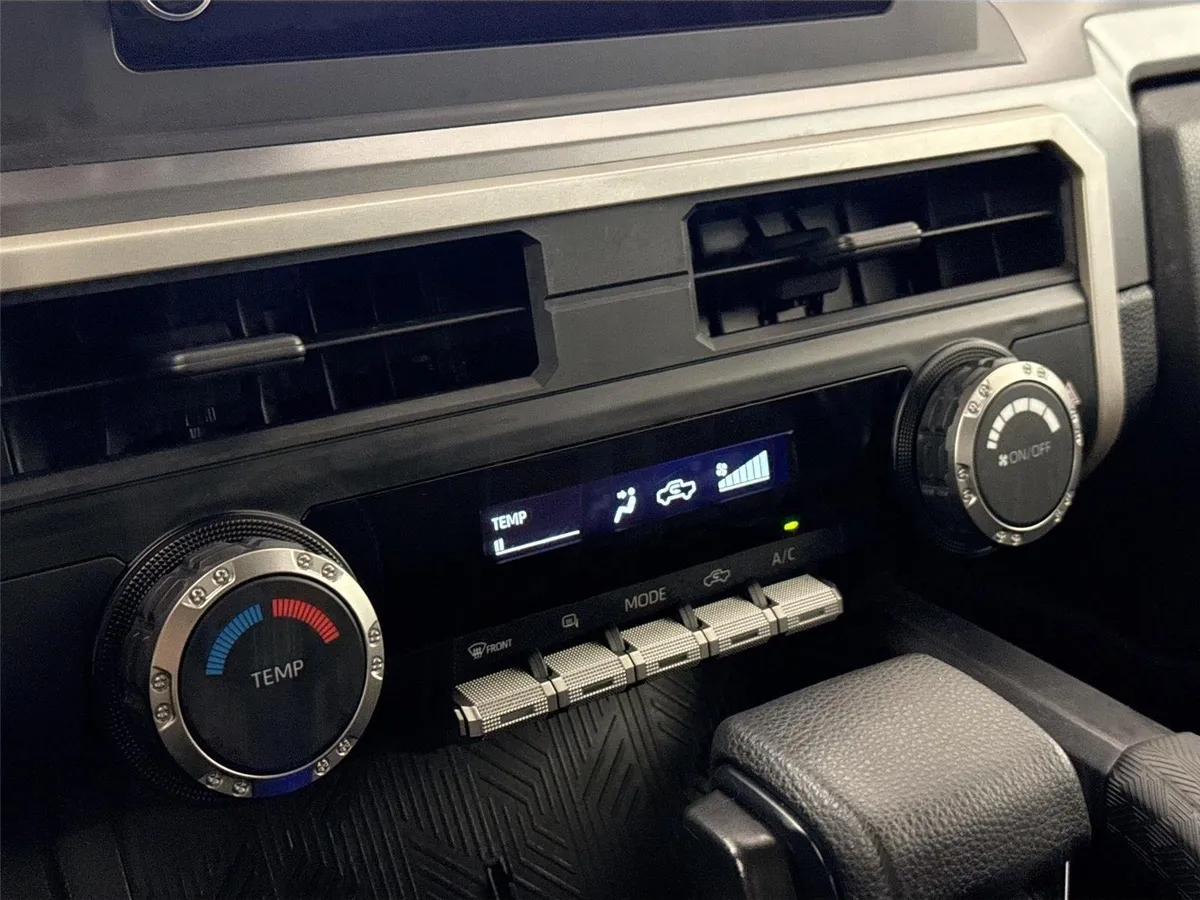 2024 Toyota Tacoma SR5 thumbnail 24