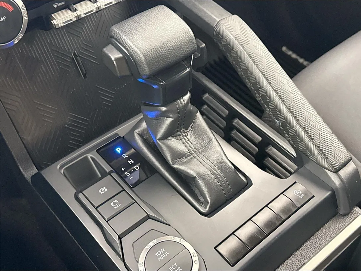 2024 Toyota Tacoma SR5 thumbnail 25
