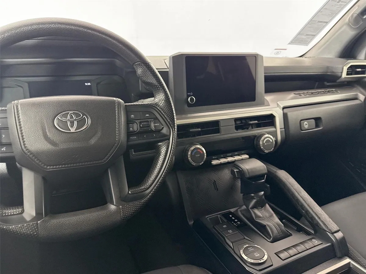 2024 Toyota Tacoma SR5 thumbnail 30