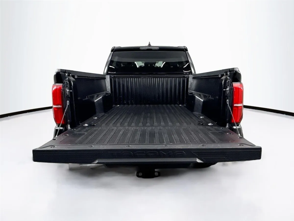 2024 Toyota Tacoma SR5 thumbnail 34