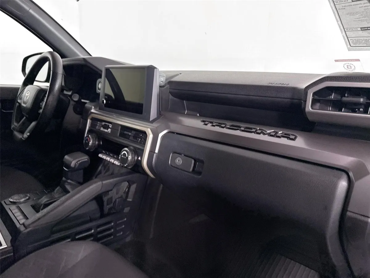 2024 Toyota Tacoma SR5 thumbnail 38