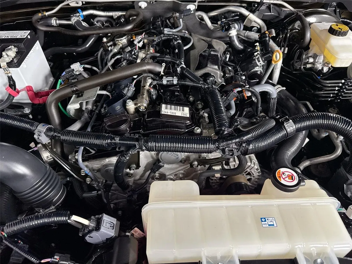 2024 Toyota Tacoma SR5 thumbnail 39