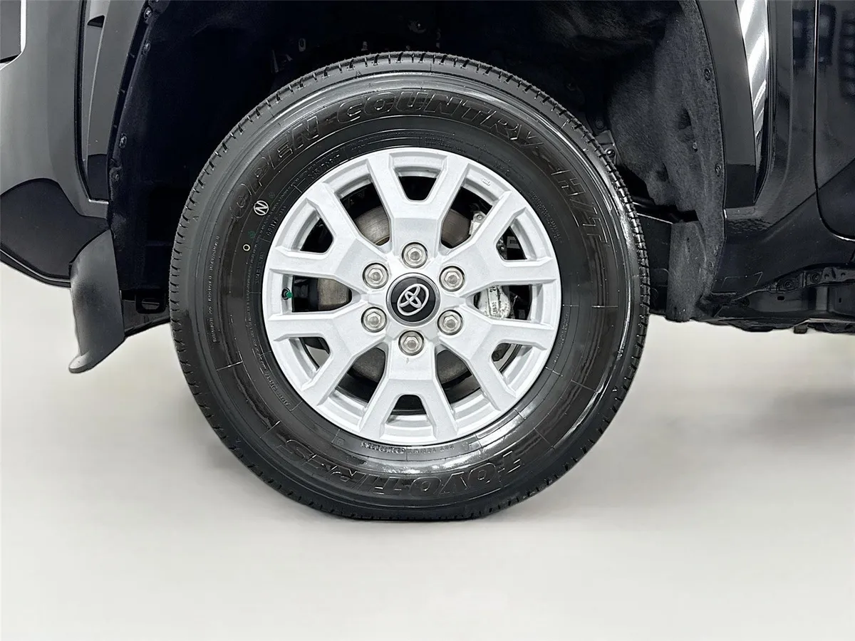 2024 Toyota Tacoma SR5 thumbnail 40