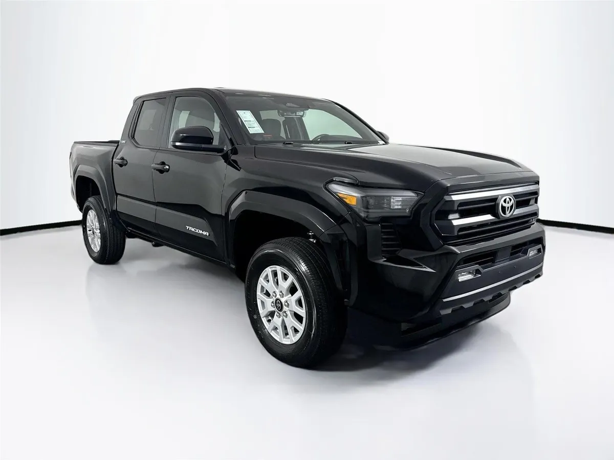 2024 Toyota Tacoma SR5 thumbnail 9