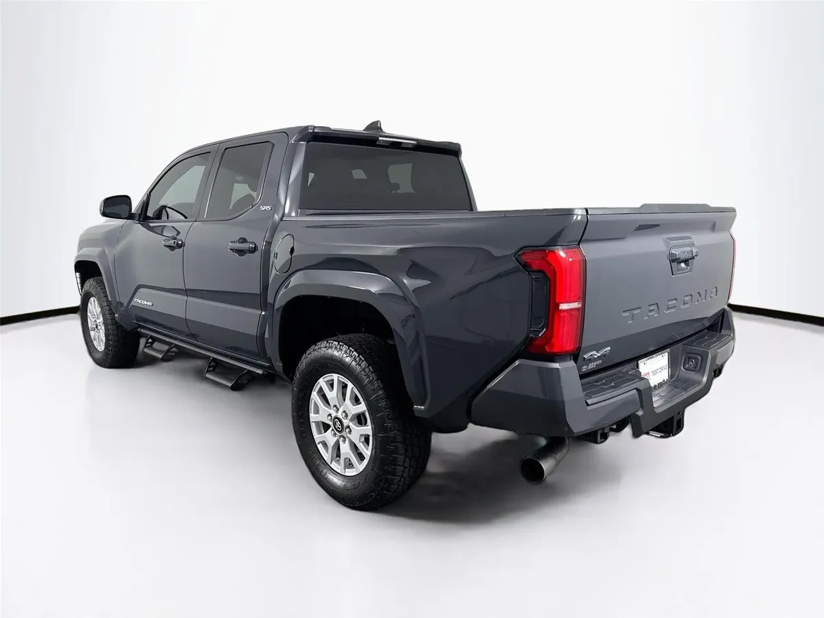 2024 Toyota Tacoma SR5 thumbnail 12