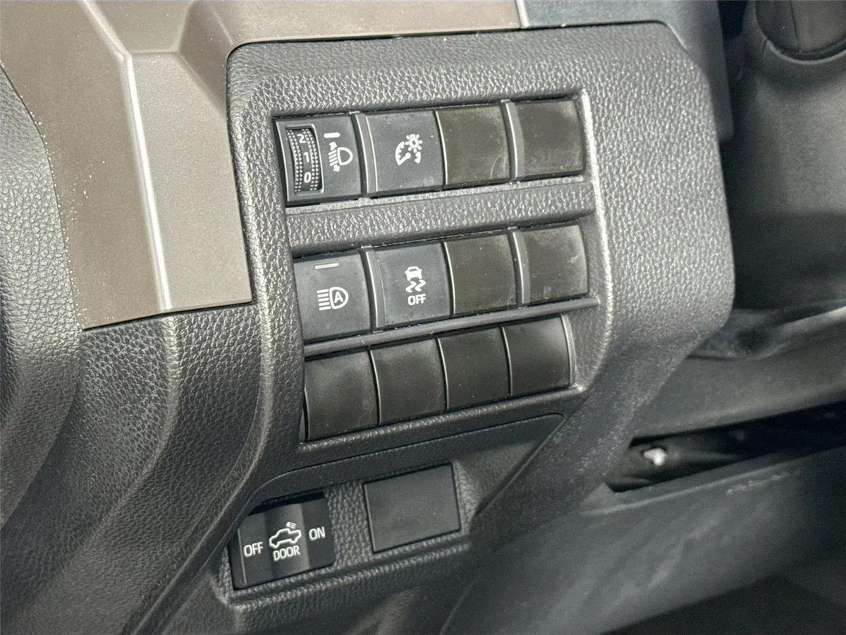 2024 Toyota Tacoma SR5 thumbnail 15