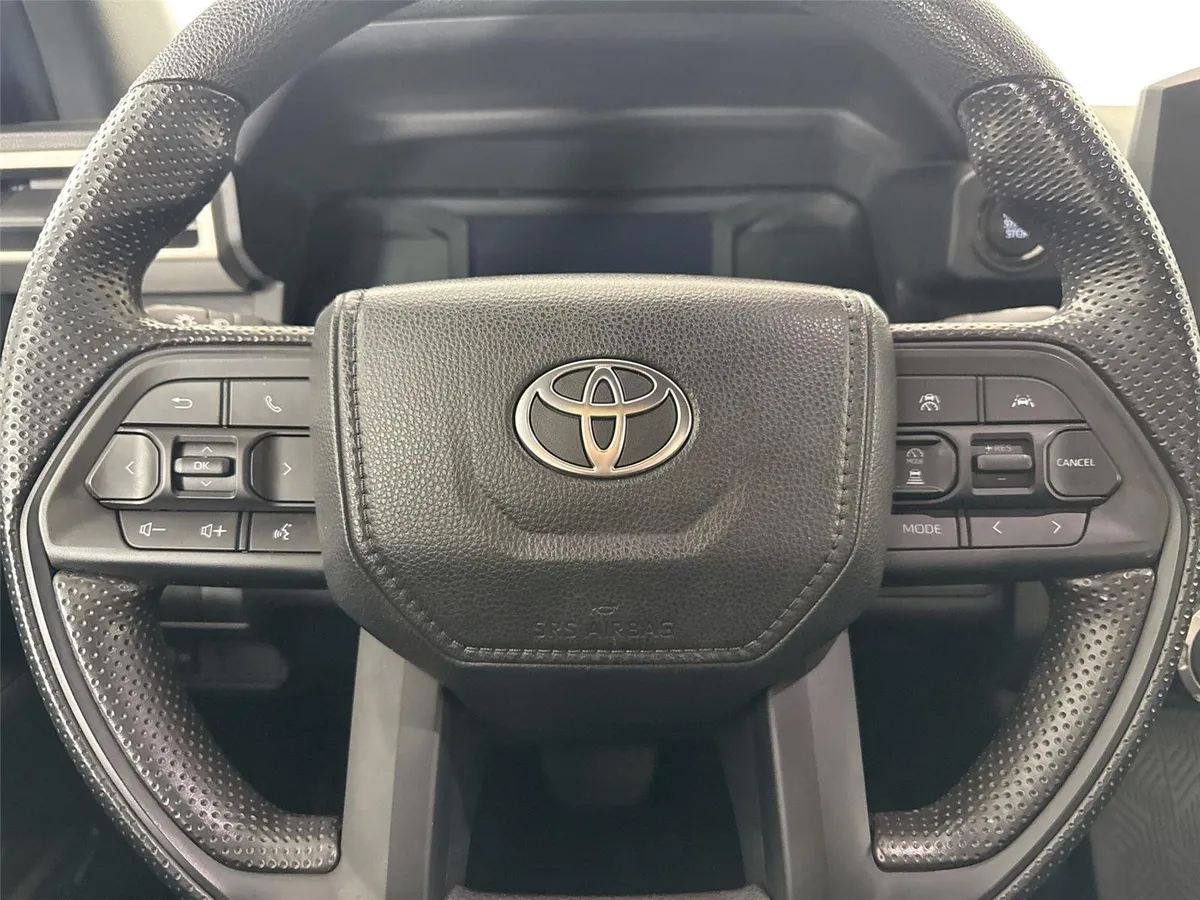 2024 Toyota Tacoma SR5 thumbnail 16