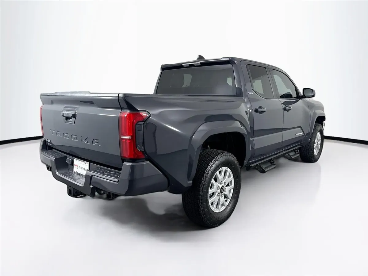 2024 Toyota Tacoma SR5 thumbnail 2