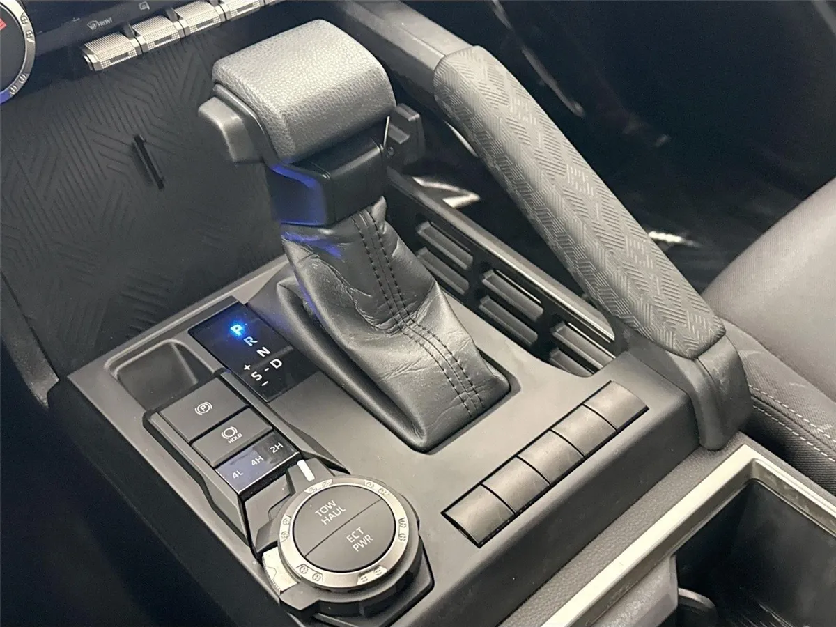 2024 Toyota Tacoma SR5 thumbnail 25