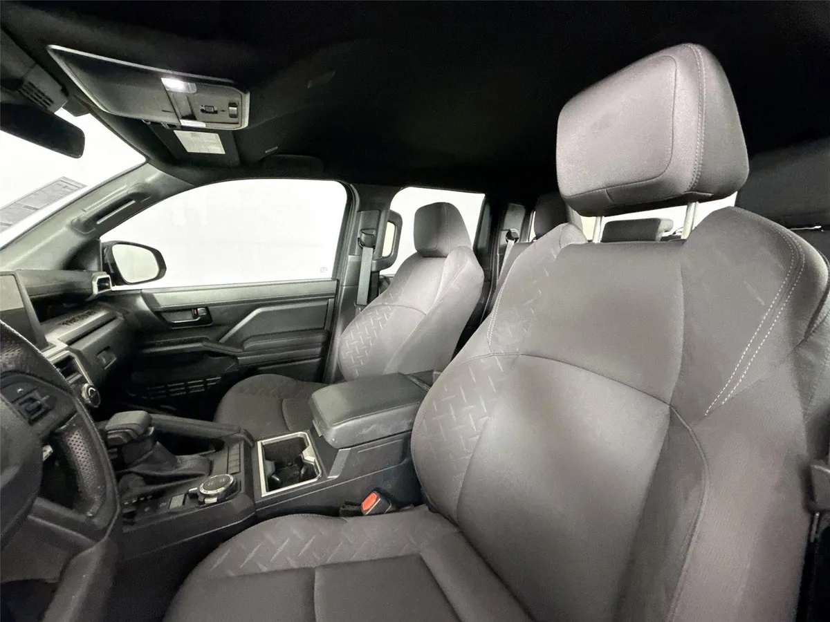 2024 Toyota Tacoma SR5 thumbnail 3