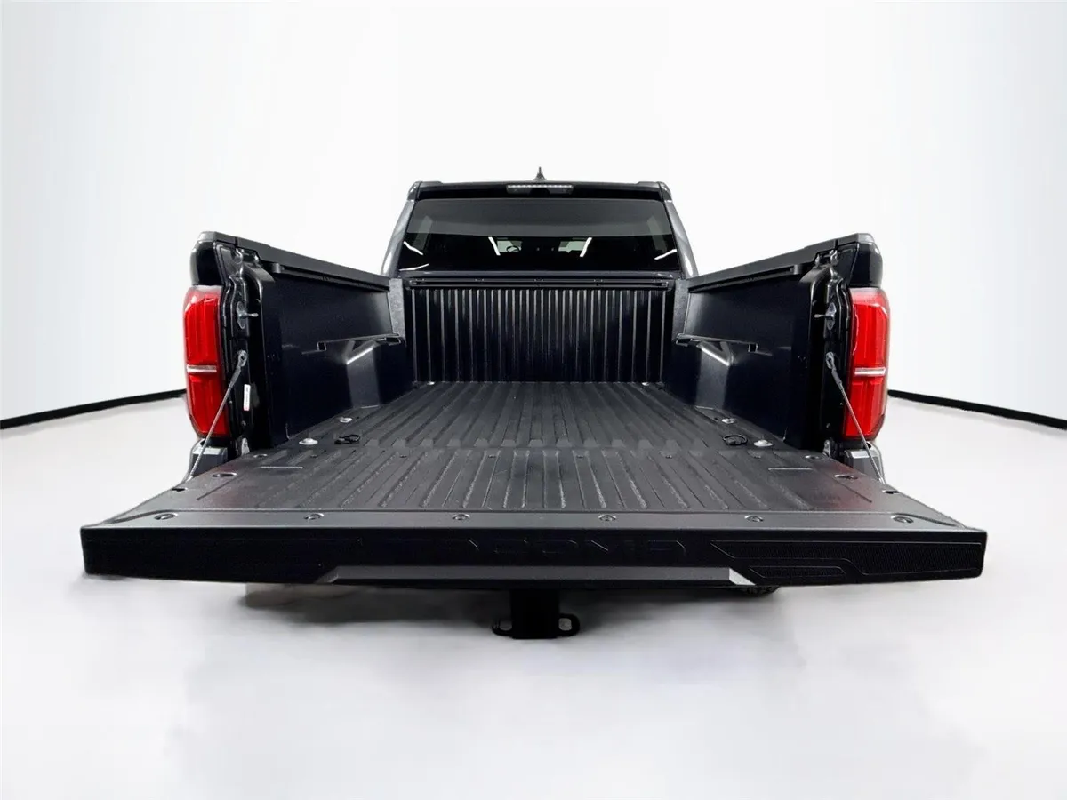 2024 Toyota Tacoma SR5 thumbnail 34