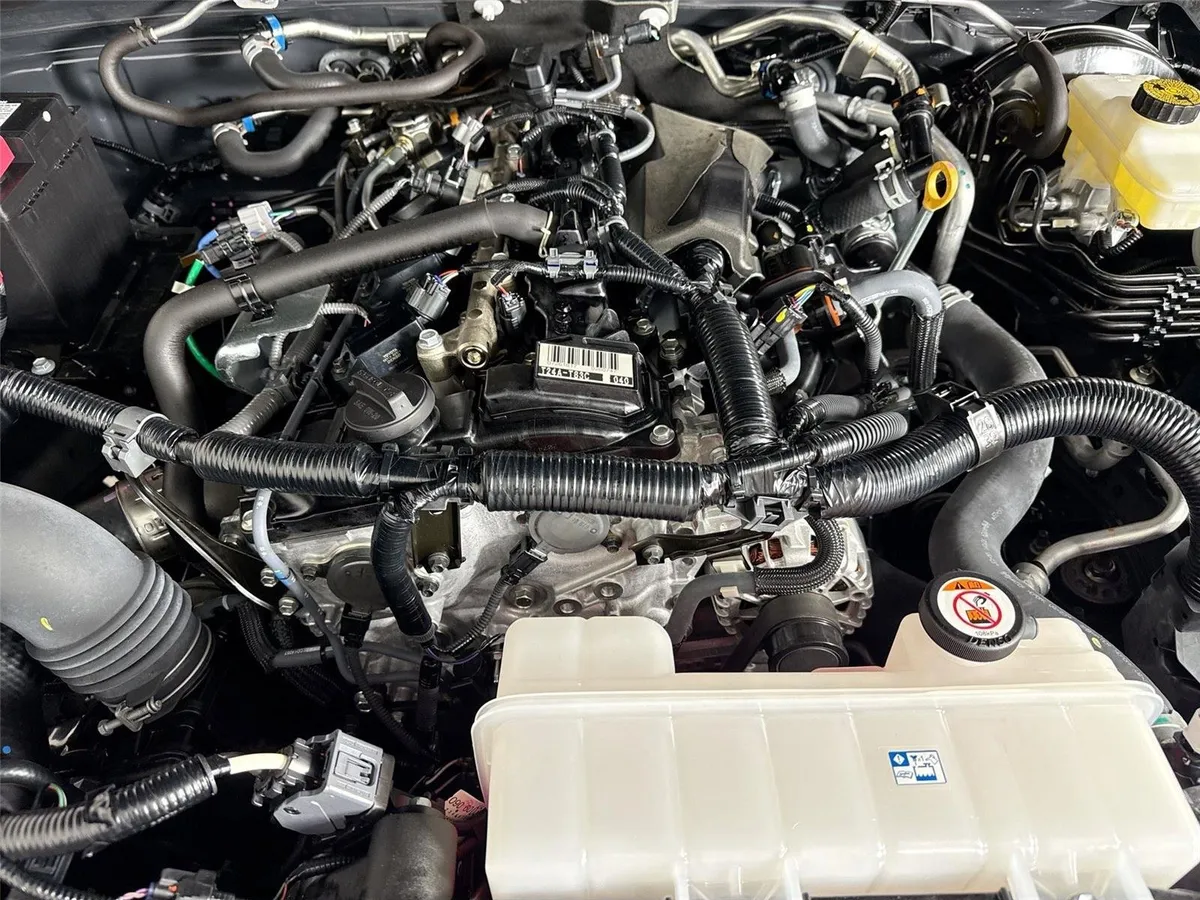 2024 Toyota Tacoma SR5 thumbnail 39
