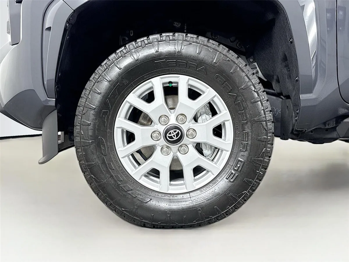 2024 Toyota Tacoma SR5 thumbnail 40